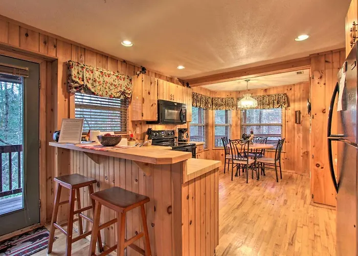 Private Gatlinburg Cabin Pet Friendly with Hot Tub!